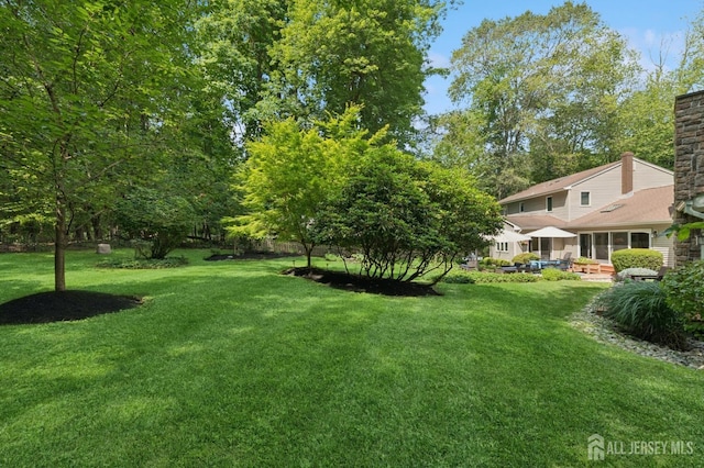 2 Derby Ln, East Brunswick, NJ 08816 - view of grassy yard featuring a patio area