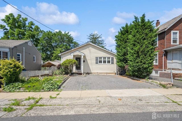16 Taft Ave, Edison, NJ 08817 - bungalow-style home featuring driveway
