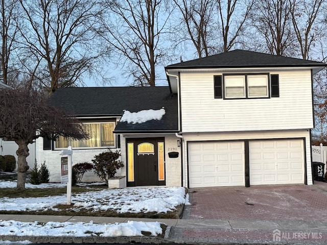 view of front facade featuring a garage