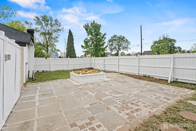 5 Wedgewood Ave, Woodbridge Proper, NJ 07095 - fenced backyard with a patio