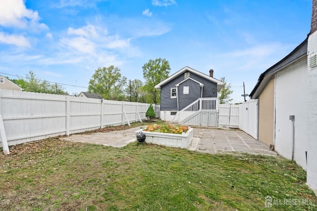 5 Wedgewood Ave, Woodbridge Proper, NJ 07095 - fenced backyard with a patio area