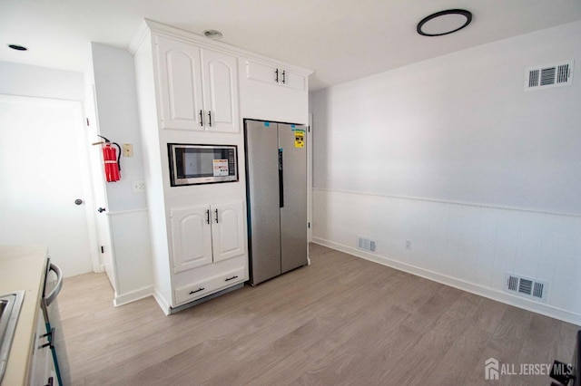 kitchen with visible vents, light wood-style floors, and appliances with stainless steel finishes