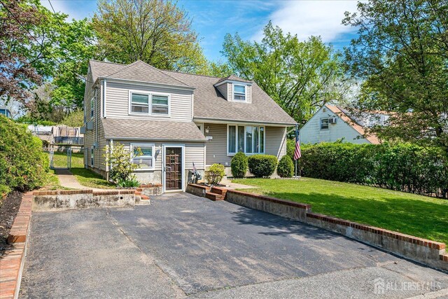 6 N Minnisink Ave, Sayreville, NJ 08859 - view of front of house featuring a front lawn and roof with shingles