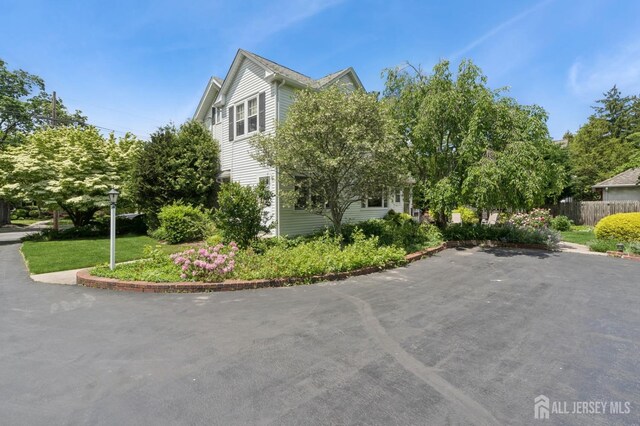 84 N Main St N, Cranbury, NJ 08512