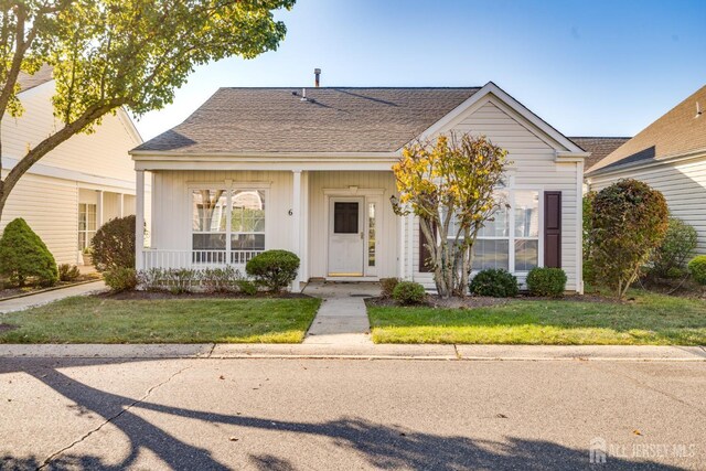 bungalow featuring a porch and a front yard