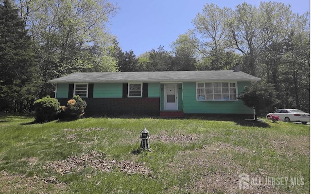 150 Williams Rd, Woodstown, NJ 08098 - view of front of home featuring entry steps and a front lawn
