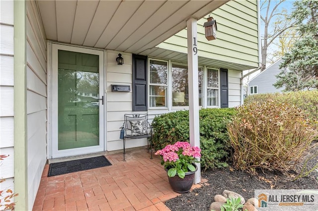 entrance to property featuring covered porch