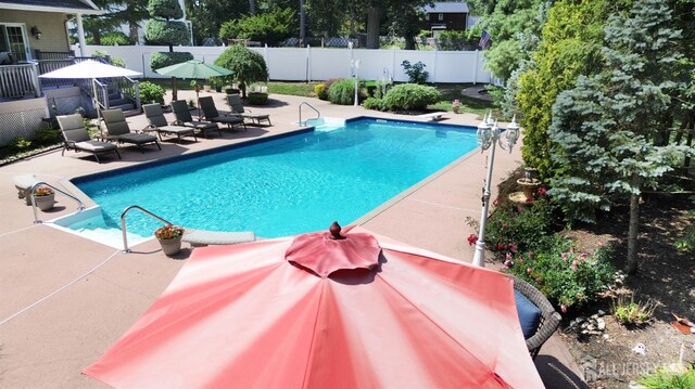 7 Willis Ct, East Brunswick, NJ 08816 - view of swimming pool featuring a patio