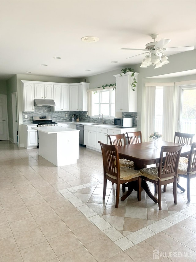 dining space featuring light tile patterned floors, a ceiling fan, and recessed lighting