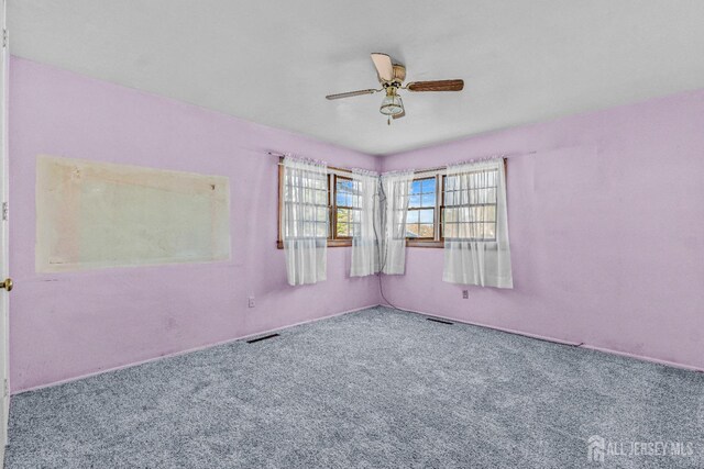 spare room with carpet and ceiling fan