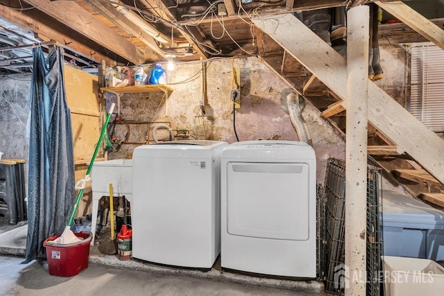 186 Brahma Ave, Bridgewater, NJ 08807 - laundry room with washing machine and dryer