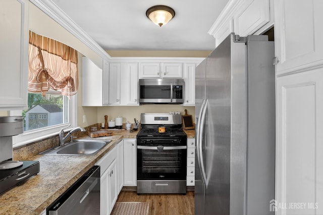 858 Burnt Tavern Rd, Brick, NJ 08724 - kitchen with stainless steel appliances, white cabinetry, light countertops, and wood finished floors