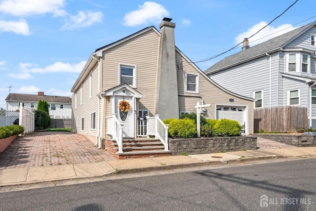 view of front facade featuring a garage