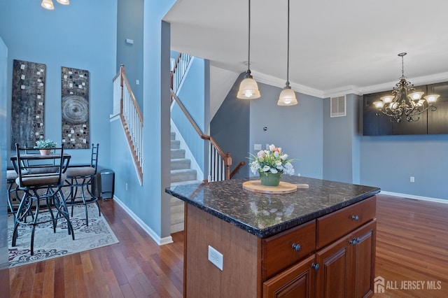 kitchen featuring dark wood-style floors, visible vents, and baseboards