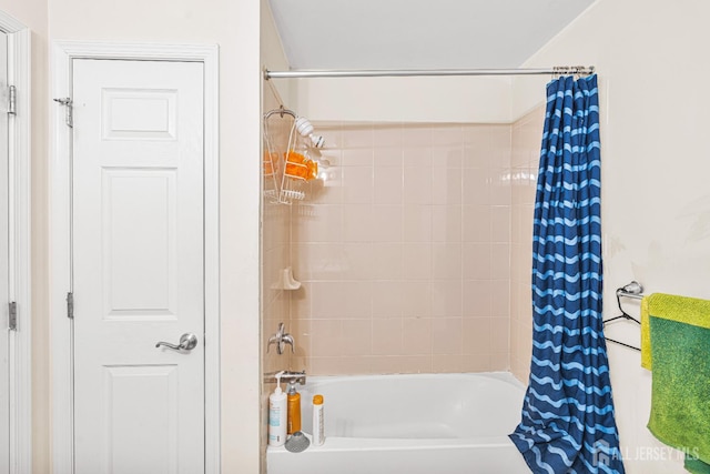 36 Andrews Way, Piscataway, NJ 08854 - bathroom featuring shower / bath combo with shower curtain