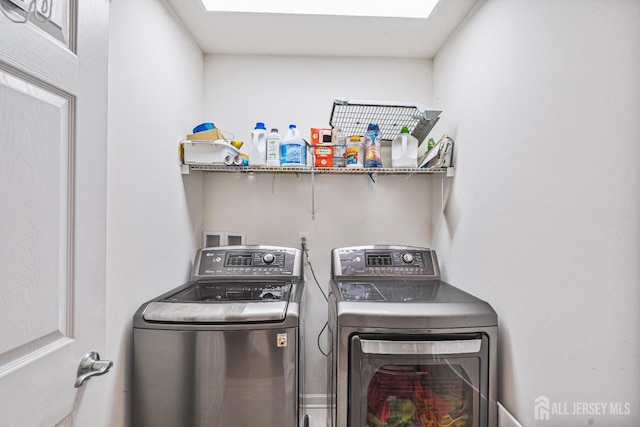 36 Andrews Way, Piscataway, NJ 08854 - washroom with a skylight and independent washer and dryer