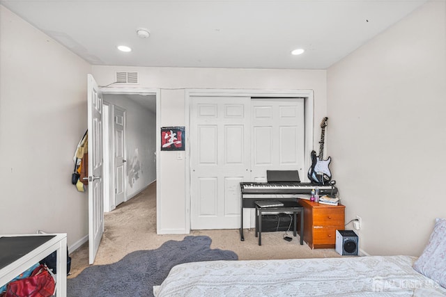 36 Andrews Way, Piscataway, NJ 08854 - bedroom with carpet, a closet, and recessed lighting