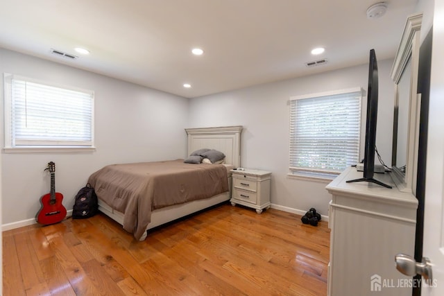 128 Jay St, Middlesex, NJ 08846 - bedroom featuring baseboards, light wood-type flooring, and recessed lighting