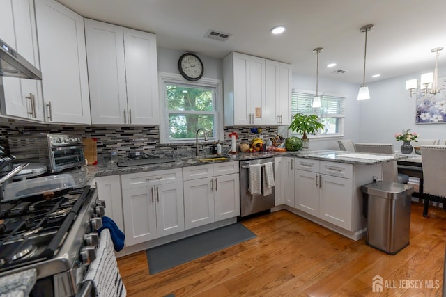 128 Jay St, Middlesex, NJ 08846 - kitchen featuring stainless steel appliances, a sink, a peninsula, healthy amount of natural light, and recessed lighting