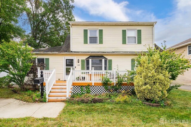 view of front of house featuring a deck and a front lawn