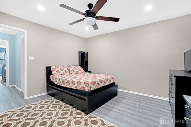 bedroom featuring baseboards, light wood-style floors, recessed lighting, and a ceiling fan