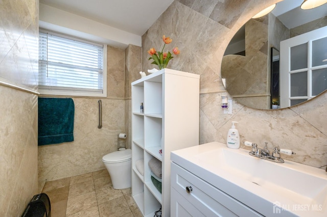 1156 Kline Pl, Rahway, NJ 07065 - bathroom featuring tile walls and vanity