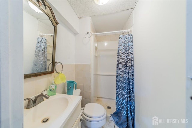 36 Henry St, Edison, NJ 08820 - bathroom featuring tile walls, a shower with shower curtain, and vanity