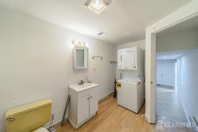 36 Henry St, Edison, NJ 08820 - laundry room with estacked washer and dryer and light wood-style floors