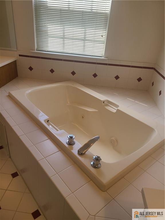 297 Prestwick Way Unit 297, Edison, NJ 08820 - bathroom featuring a tub with jets