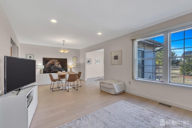 dining space with light wood-style floors, recessed lighting, visible vents, and baseboards