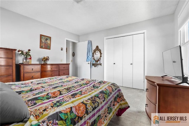 479 Newport Way, Monroe, NJ 08831 - bedroom with light colored carpet, a closet, and a textured ceiling