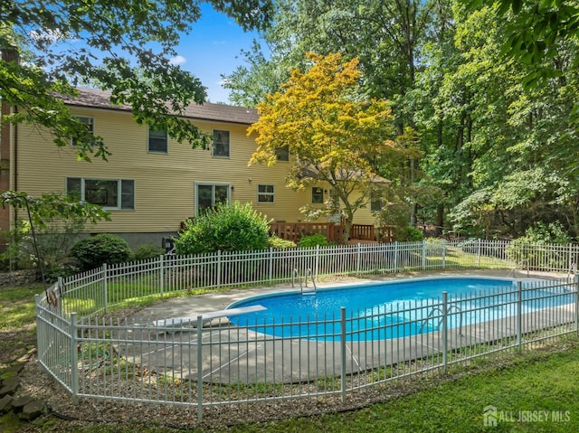 20 Buffalo Run, East Brunswick, NJ 08816 - view of swimming pool featuring a diving board