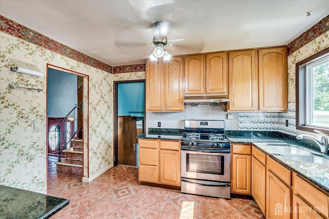 14 Mcginnis Rd, Edison, NJ 08817 - kitchen featuring stainless steel gas range oven, under cabinet range hood, wallpapered walls, a ceiling fan, and light tile patterned floors
