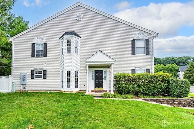 view of front of property with a front yard