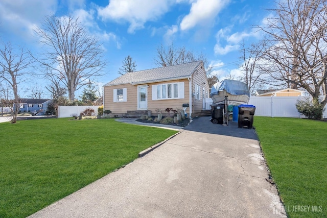 view of front of house with a front lawn