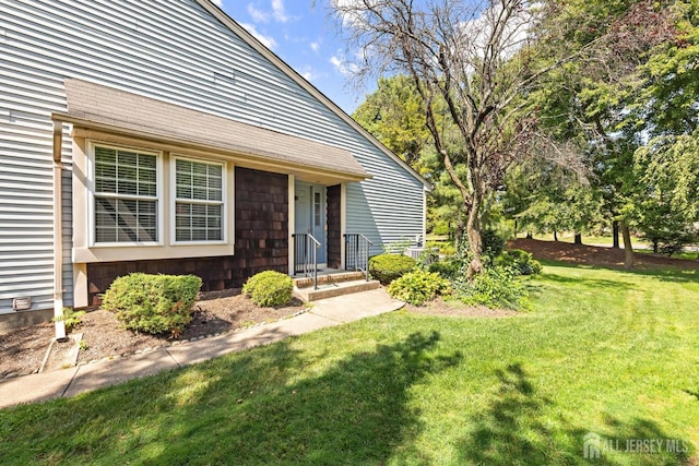 15-A Betsy Ross Dr, Monroe, NJ 08831 - view of front of home with a front yard