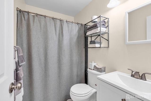 503 Samuel Ct, South Brunswick, NJ 08810 - full bathroom featuring toilet, vanity, and curtained shower