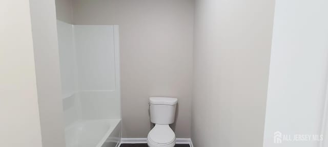 110 Jefferson St, Perth Amboy, NJ 08861 - full bath with toilet and tub / shower combination