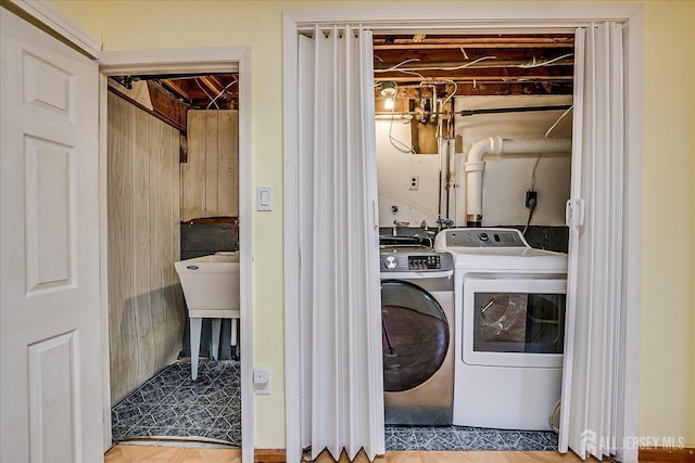 878 Beatrice Pkwy, Edison, NJ 08820 - laundry room with washer and clothes dryer