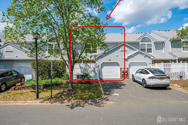 922 Thomas Ave, North Brunswick, NJ 08902 - view of property with driveway and fence