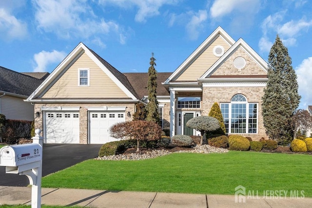 view of front property featuring a front lawn