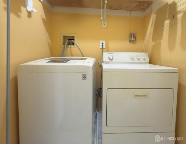 67 Nova Dr, Piscataway, NJ 08854 - laundry area with independent washer and dryer