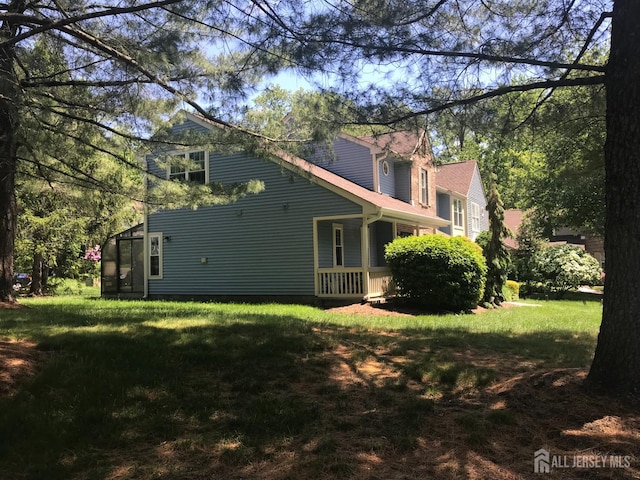 1014 Hemlock Ct, South Brunswick, NJ 08852 - view of side of home with a yard and covered porch