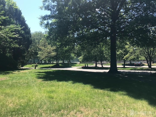 1014 Hemlock Ct, South Brunswick, NJ 08852 - view of community with a yard