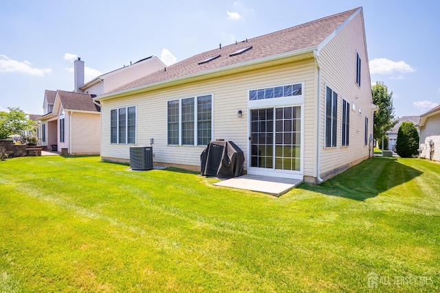 9 Copernicus Ct, East Windsor, NJ 08512 - rear view of house with a lawn