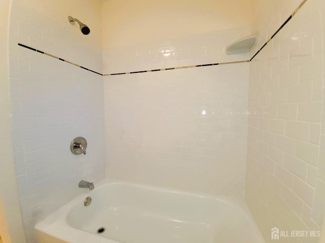 full bath with bathtub / shower combination