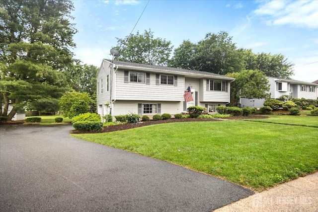 29 Mitchell Ave, Piscataway, NJ 08854 - split foyer home with a front yard