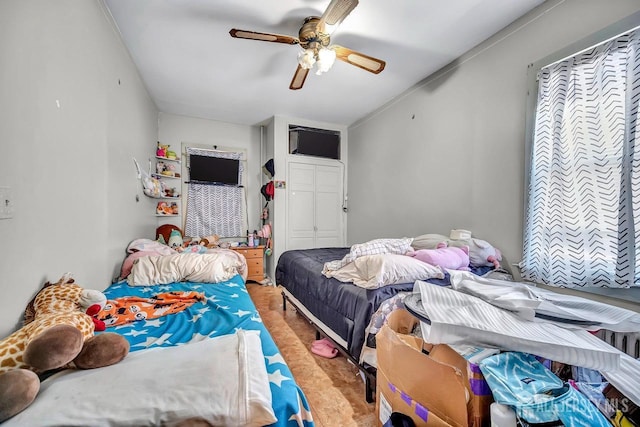 bedroom featuring a ceiling fan
