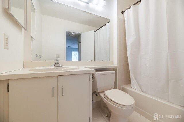 full bathroom featuring shower / tub combo, vanity, and toilet