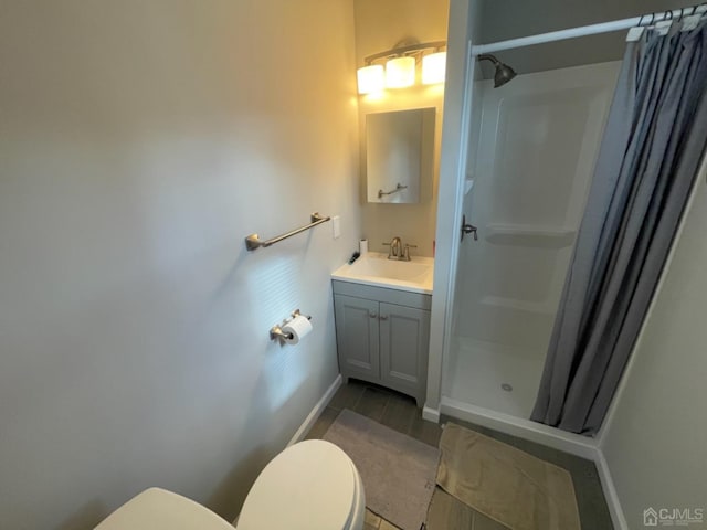 bathroom with vanity, toilet, and curtained shower